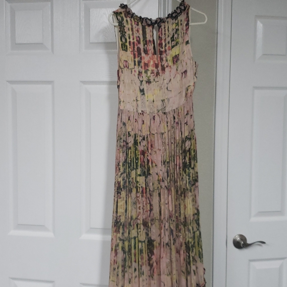 Dress - Picture 3 of 4